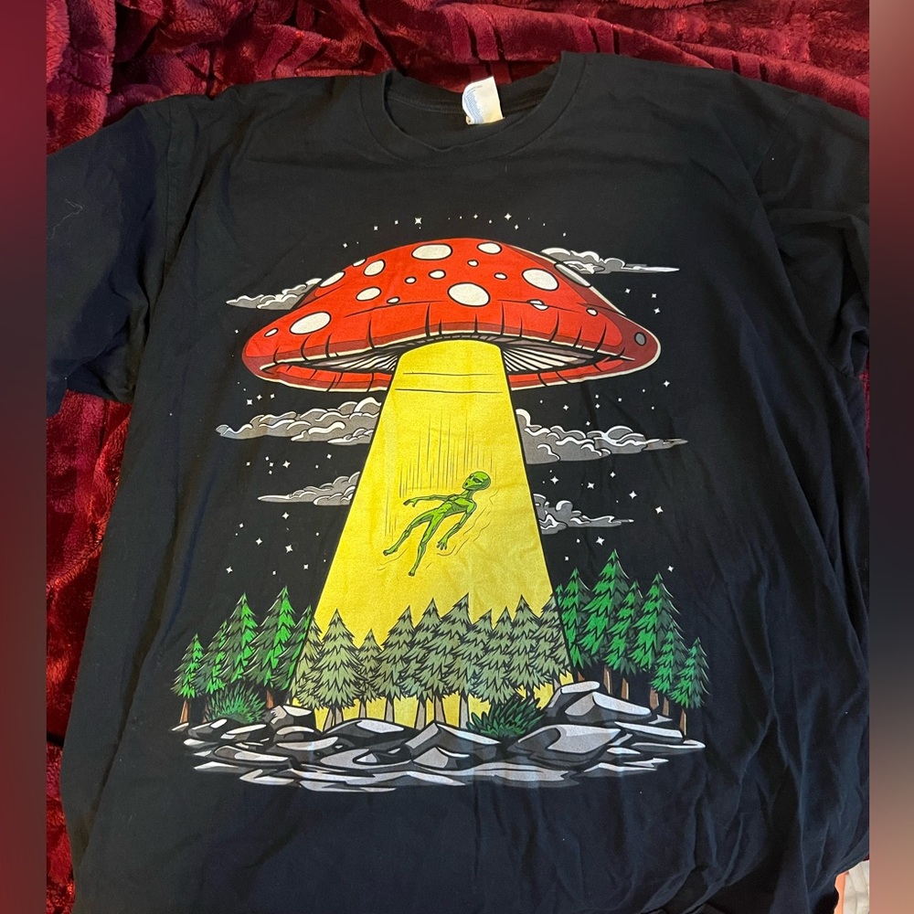 Cool alien T shirt!!